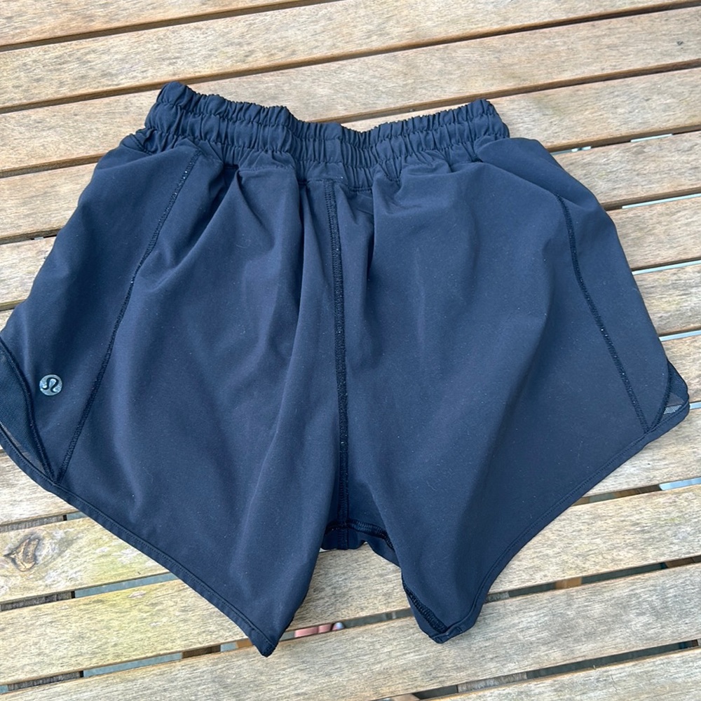 black lululemon hotty hot low rise shorts. 4” size 2